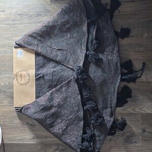 THRO 54" Round Black and Gold Tree Skirt